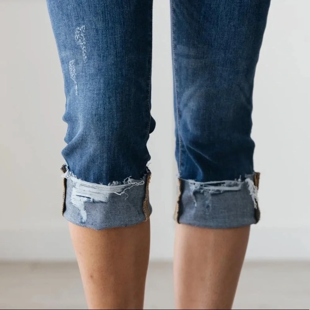 Judy Blue Frayed Hem Distressed Cropped Medium Wash Capris Whisker Jeans Denim - Picture 6 of 10